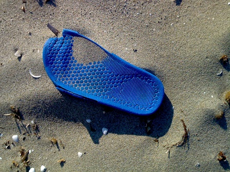 1280px-Plastic_pollution_083.jpg