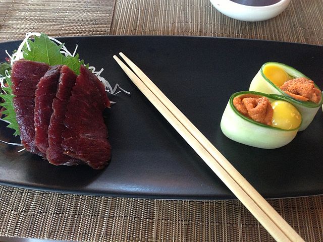 640px-Blue_whale_meat_sashimi_and_sea_urchin_sushi 22 05 15.JPG