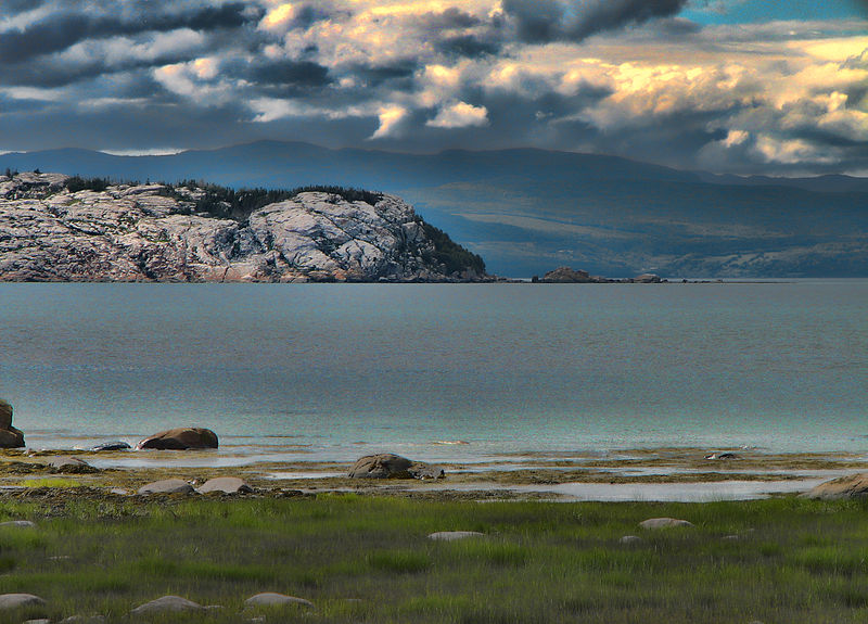 800px-Fleuve_Saint-Laurent_à_Notre-Dame-du-Portage.jpg