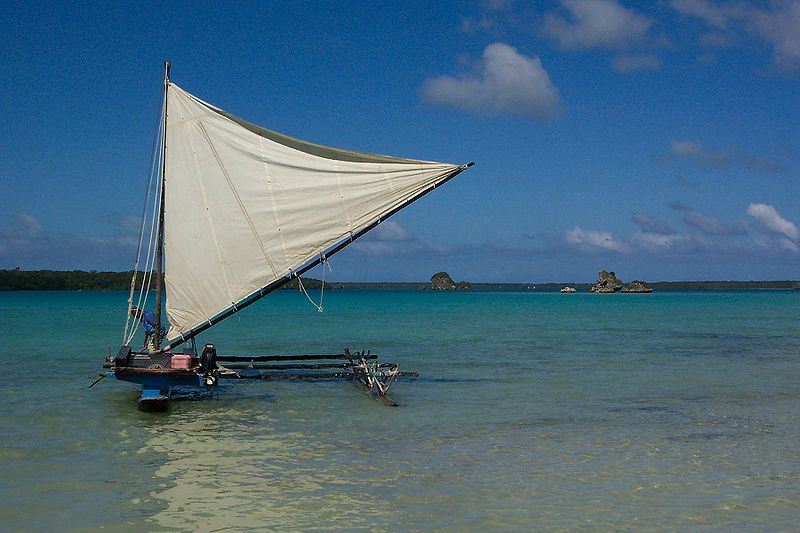 800px-Pirogue_Nouvelle_Calédonie.JPG