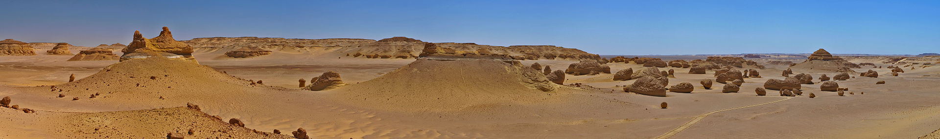 Wadi_Hitan_(Whale_Valley)_Panorama.jpg