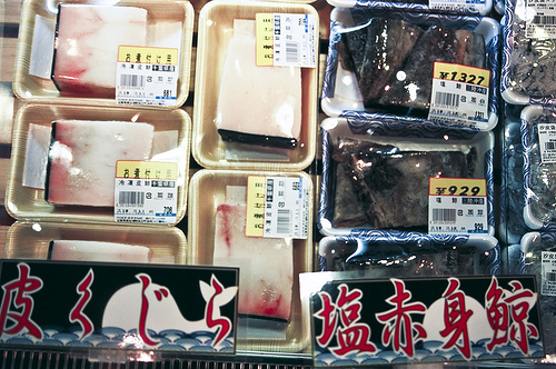 Whale_meat_Japan_-C-_thaths.Flickr[1].jpg