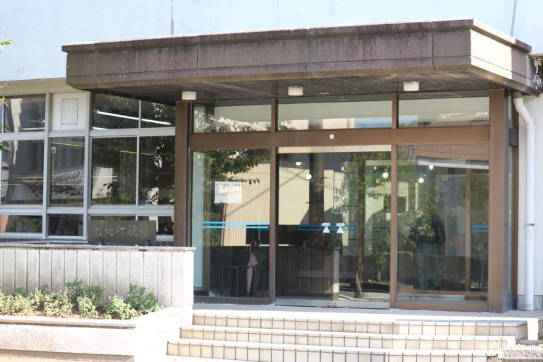 Bureau du Maire Kazutaka Sangen, de Taiji, Wakayama Prefecture Credit: DolphinProject.com