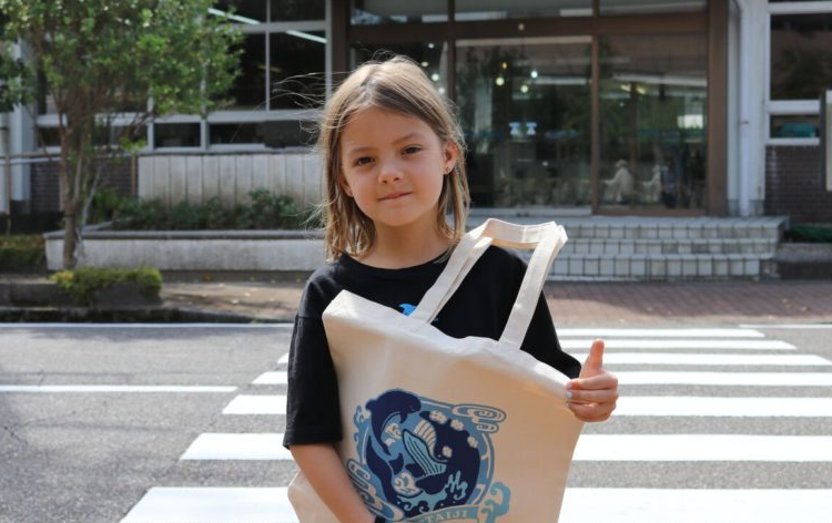 Une militante de 7 ans ouvre le dialogue avec le maire de Taiji