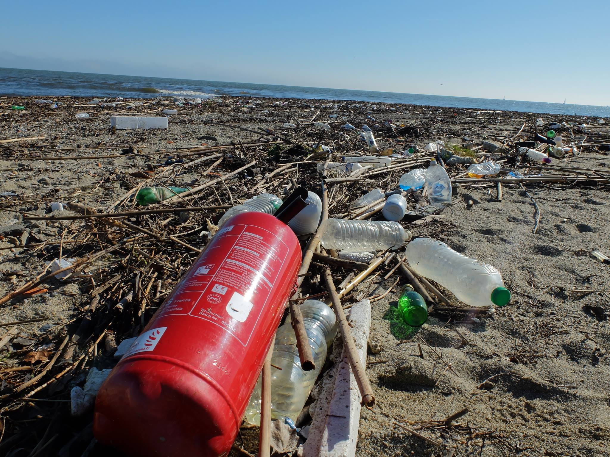 Canet (66) : Ramassage des déchets sur la plage de Canet Rousillon